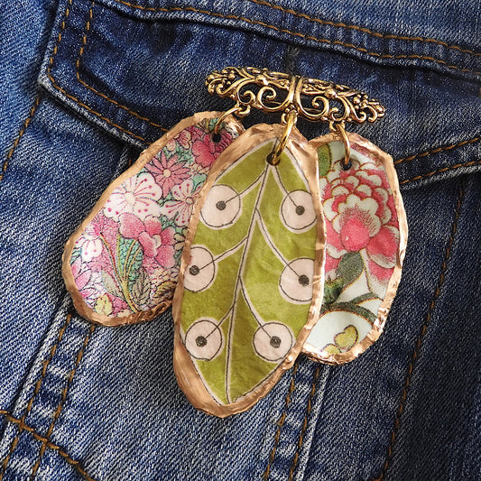 OYSTER SHELL QUIRKY PENDANT BROOCH - ORIENTAL VIBES