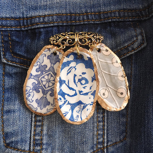 OYSTER SHELL QUIRKY PENDANT BROOCH - BLUE BAYOU