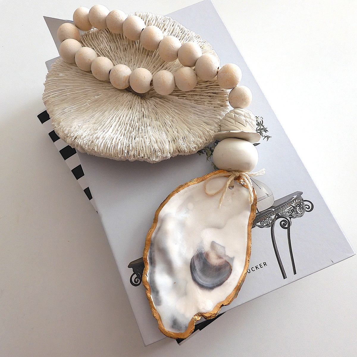 COASTAL STYLE NATURAL OYSTER SHELL HANGER