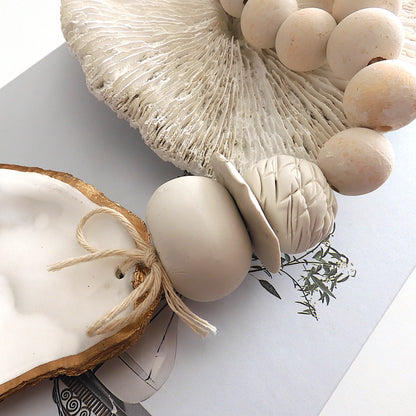 COASTAL STYLE NATURAL OYSTER SHELL HANGER