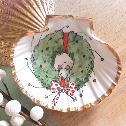 'TWAS THE NIGHT BEFORE CHRISTMAS' Scallop Shell with Mouse and Red Polka Dot Bow