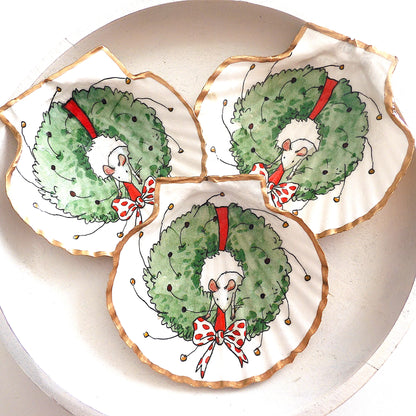 'TWAS THE NIGHT BEFORE CHRISTMAS' Scallop Shell with Mouse and Red Polka Dot Bow