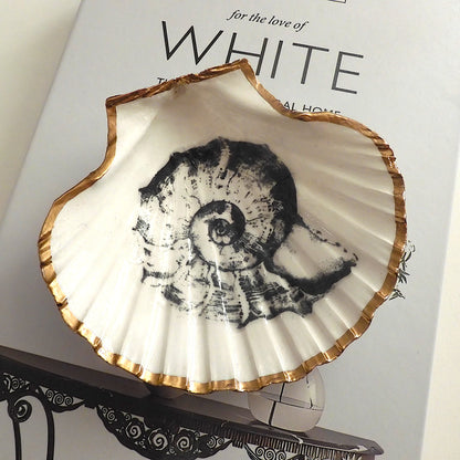 SCALLOP TRINKET DISH 'NAUTILUS' BLACK AND WHITE